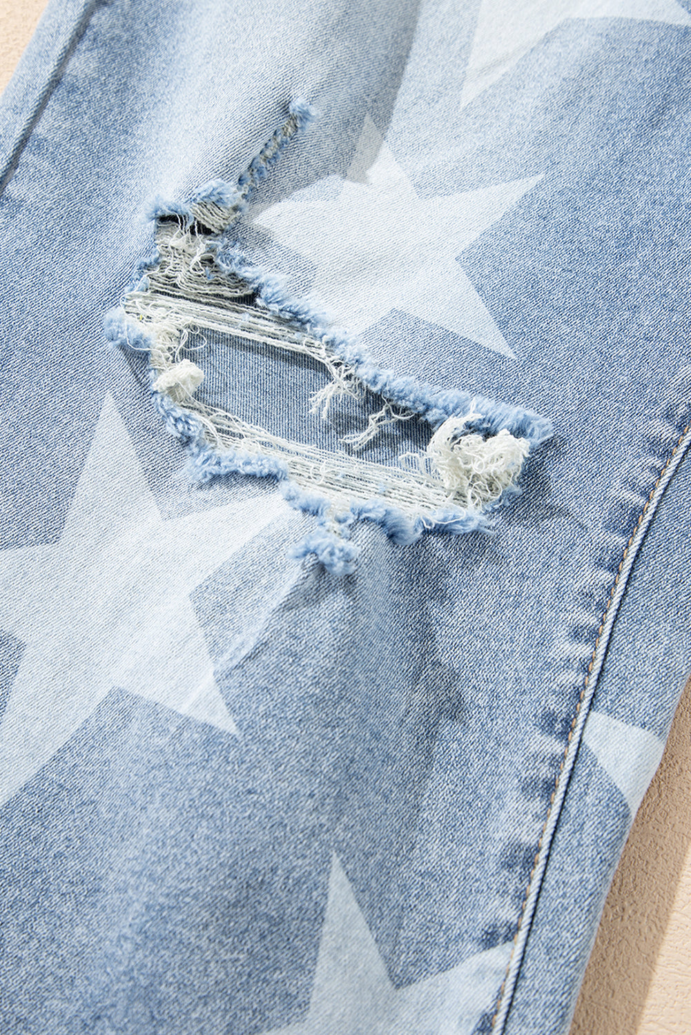Star Buttoned Slit Knee Distressed Jeans